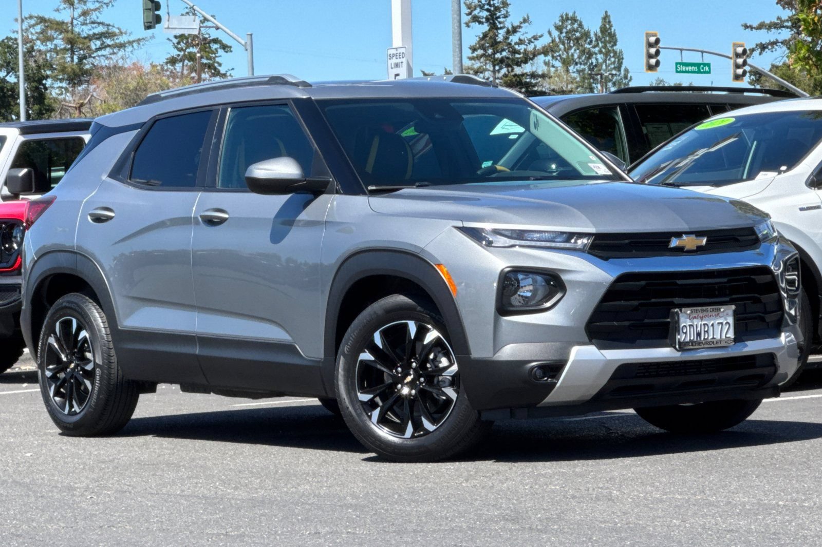 Used 2023 Chevrolet TrailBlazer LT FWD image 2