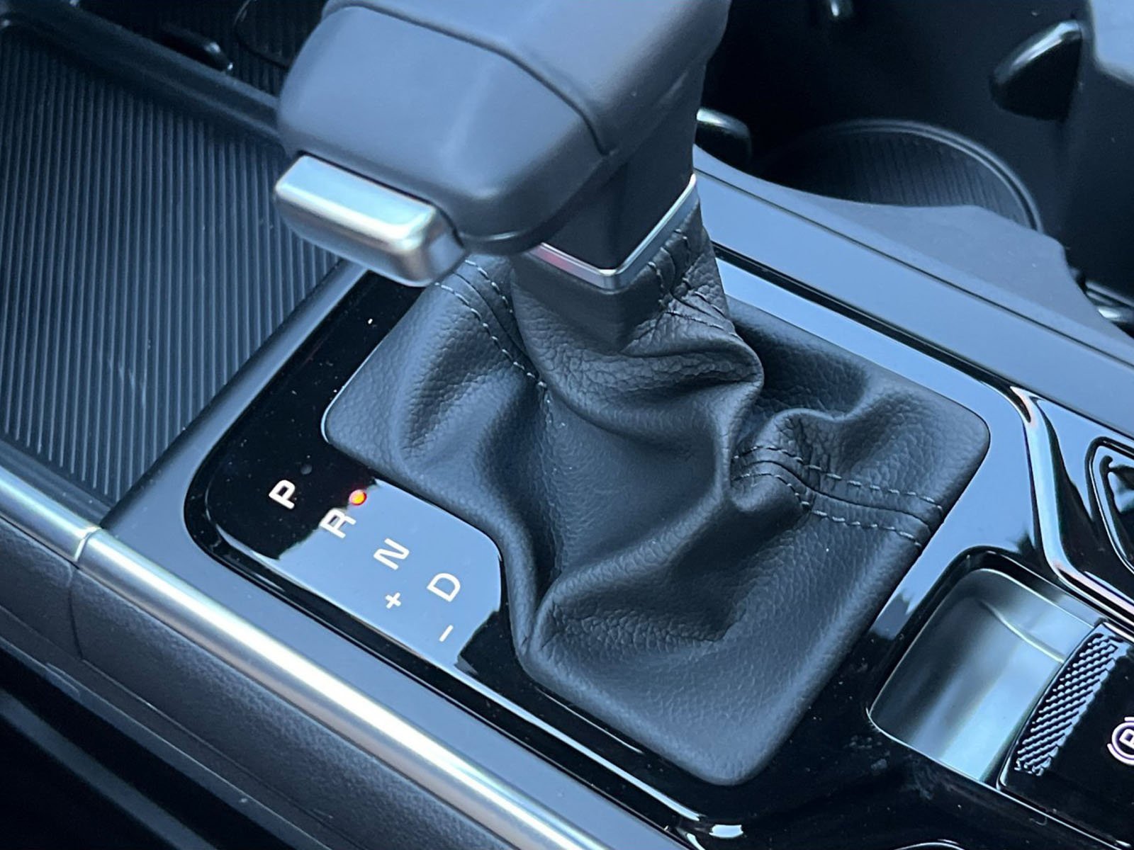 New 2025 Kia Carnival SX image 24