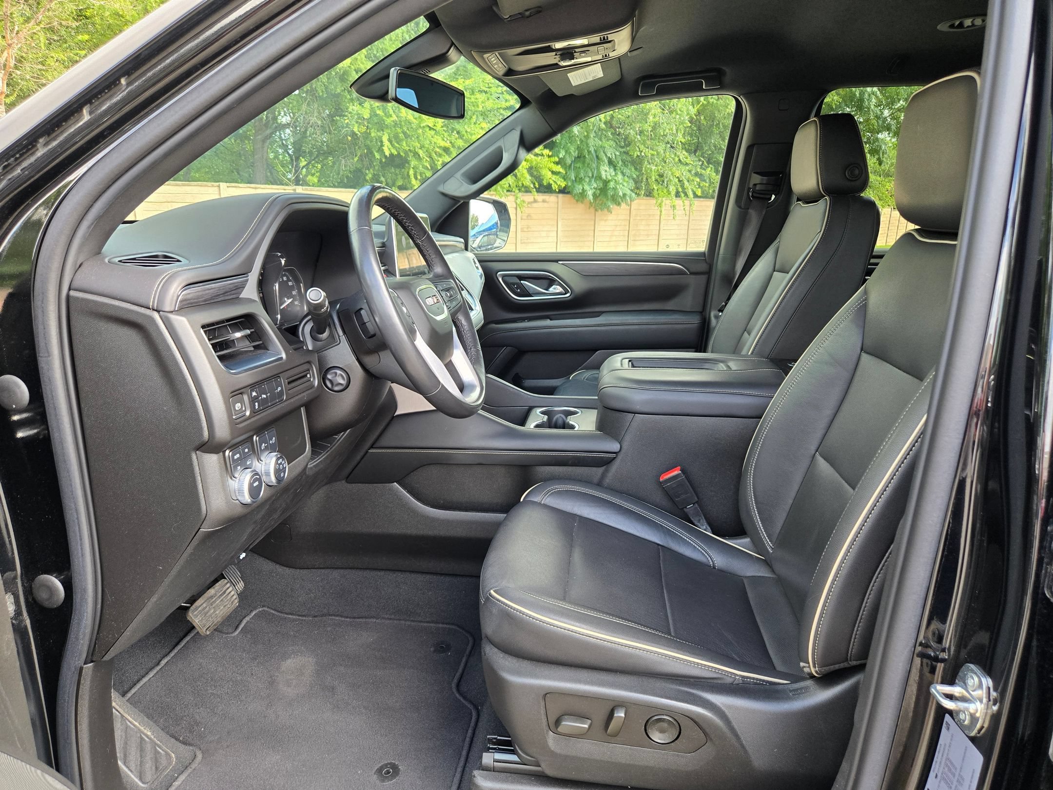 Used 2021 GMC Yukon SLT w/ SLT Luxury Package AWD/4WD image 9