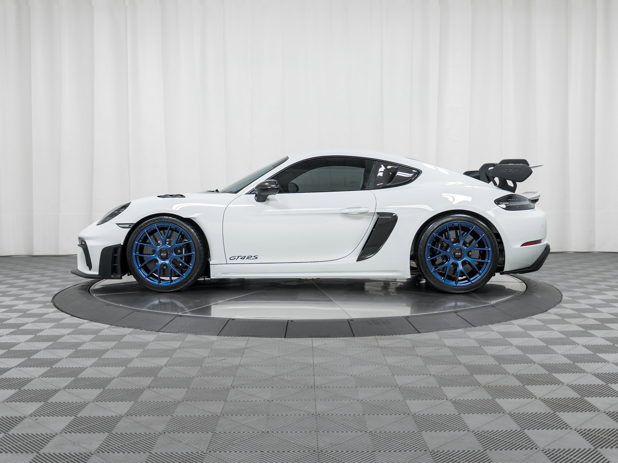 Used 2024 Porsche 718 Cayman GT4 RS image 2