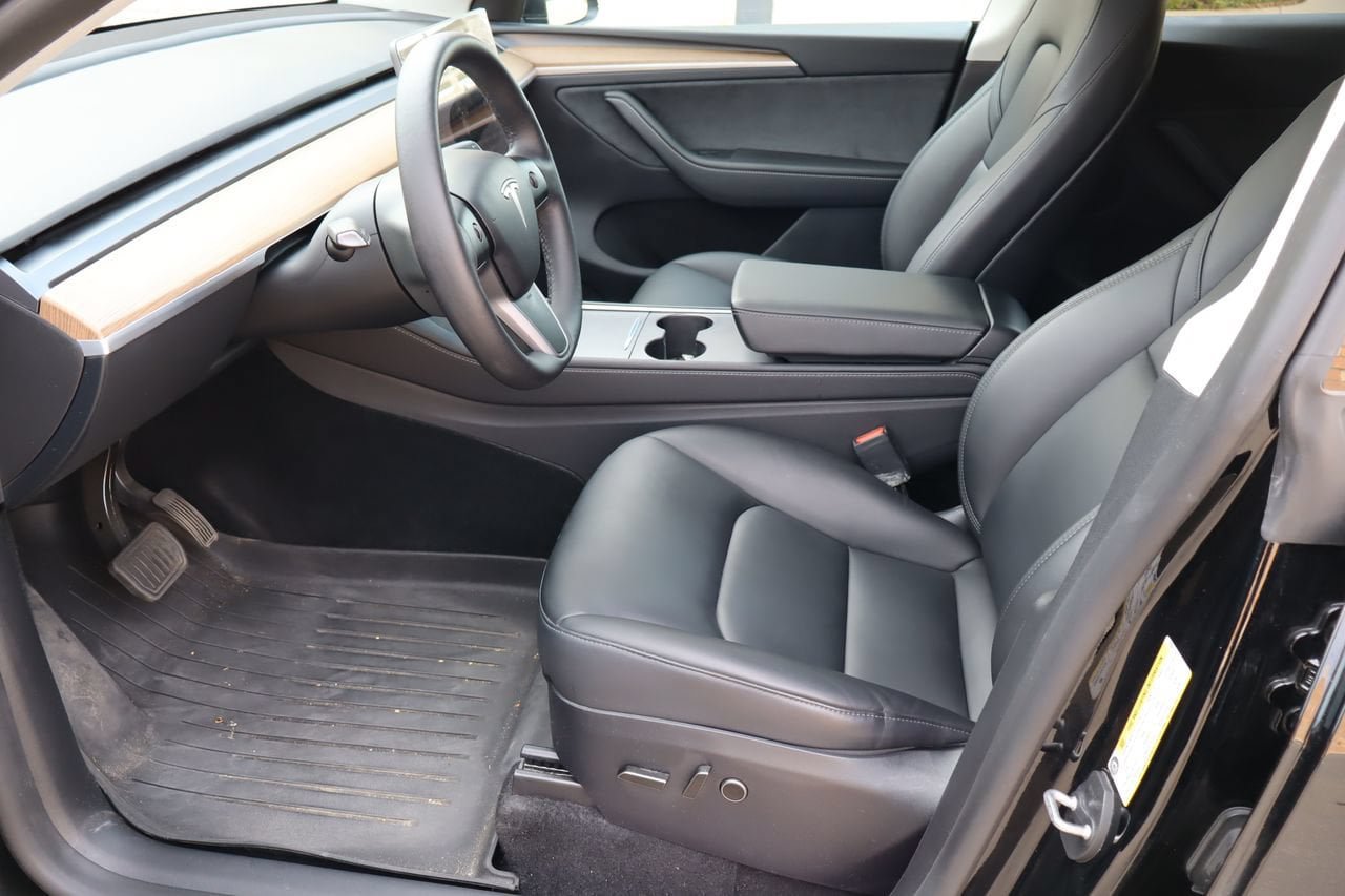 Used 2025 Tesla Model Y Long Range RWD image 13