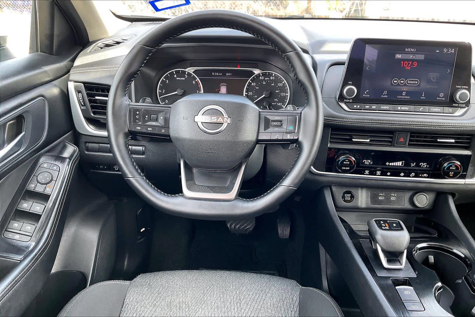 Used 2025 Nissan Rogue SV FWD image 6