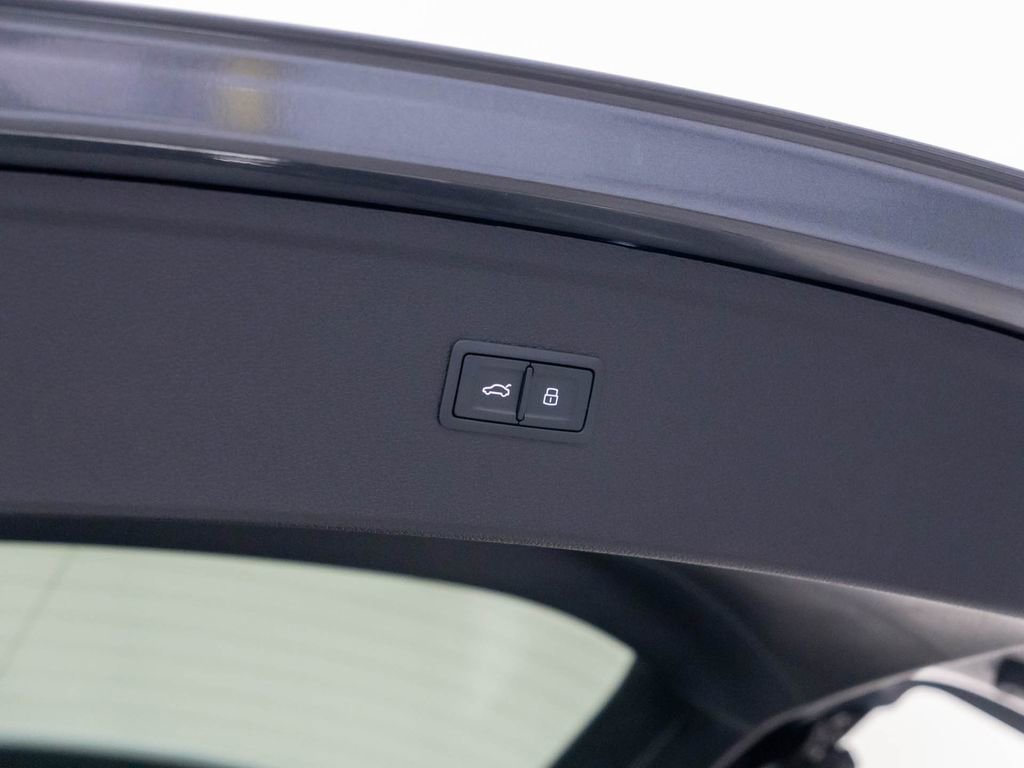 Used 2024 Audi Q5 e Premium Plus w/ Premium Plus Package image 33