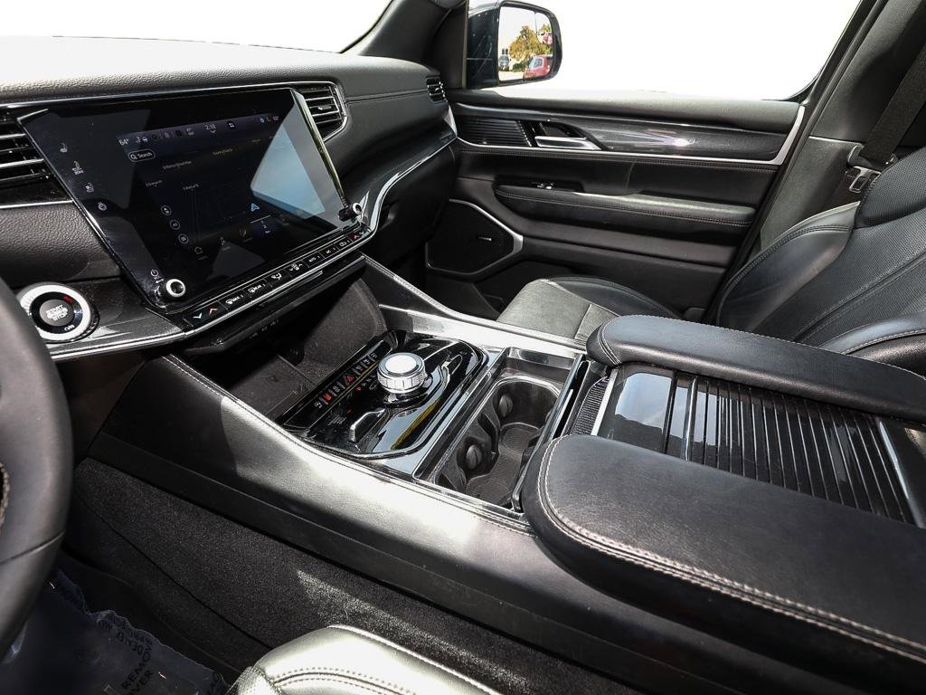 Used 2023 Jeep Wagoneer 4WD w/ Premium Group I image 20