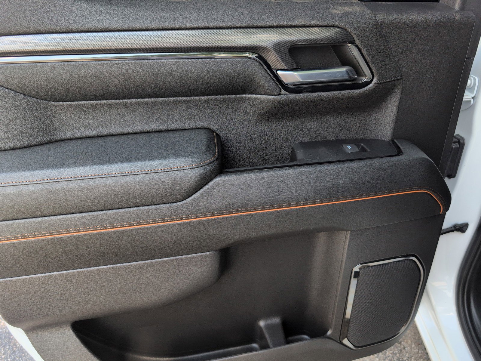 Used 2024 GMC Sierra 1500 AT4 w/ Technology Package image 32