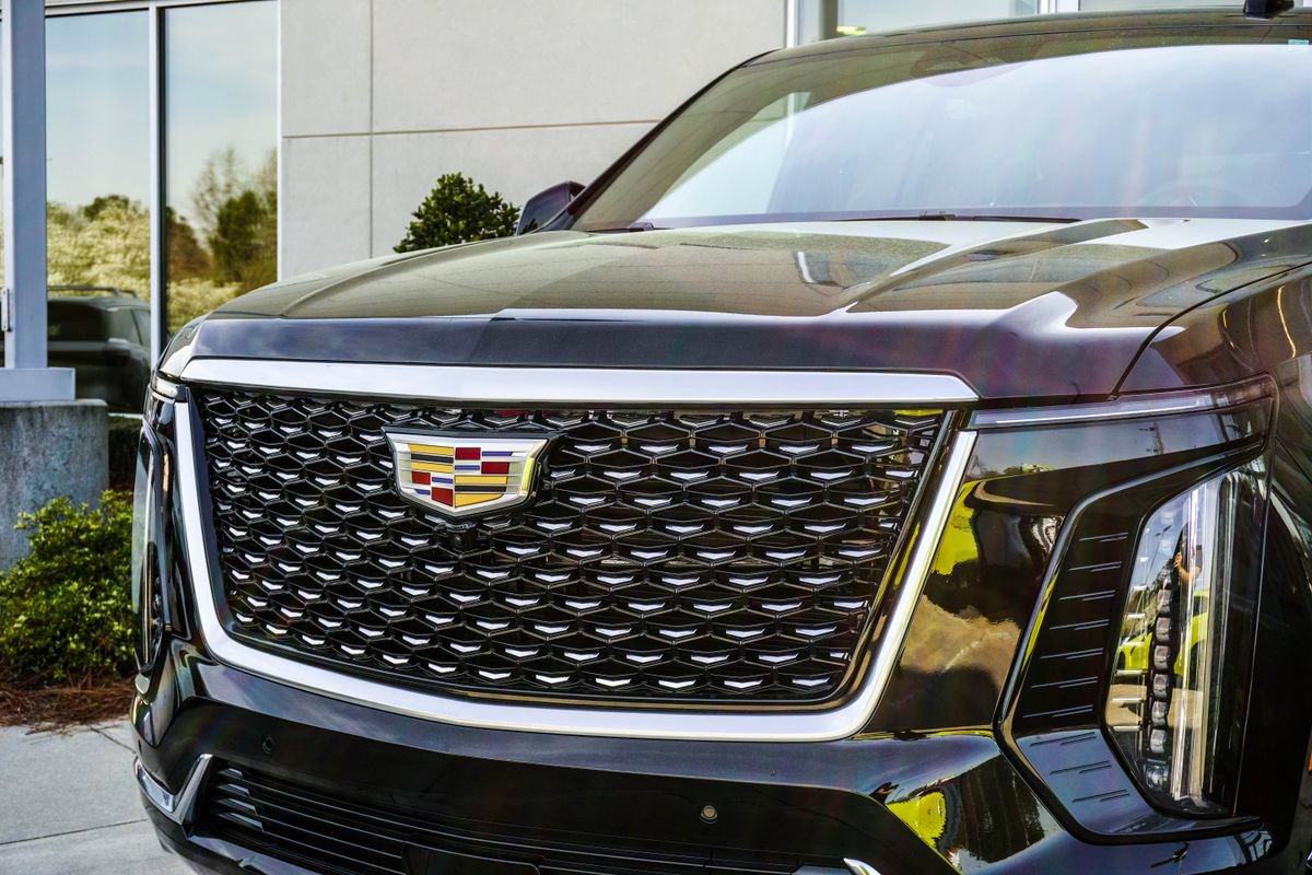 Used 2026 Cadillac Escalade Luxury w/ Touring Package AWD/4WD image 2