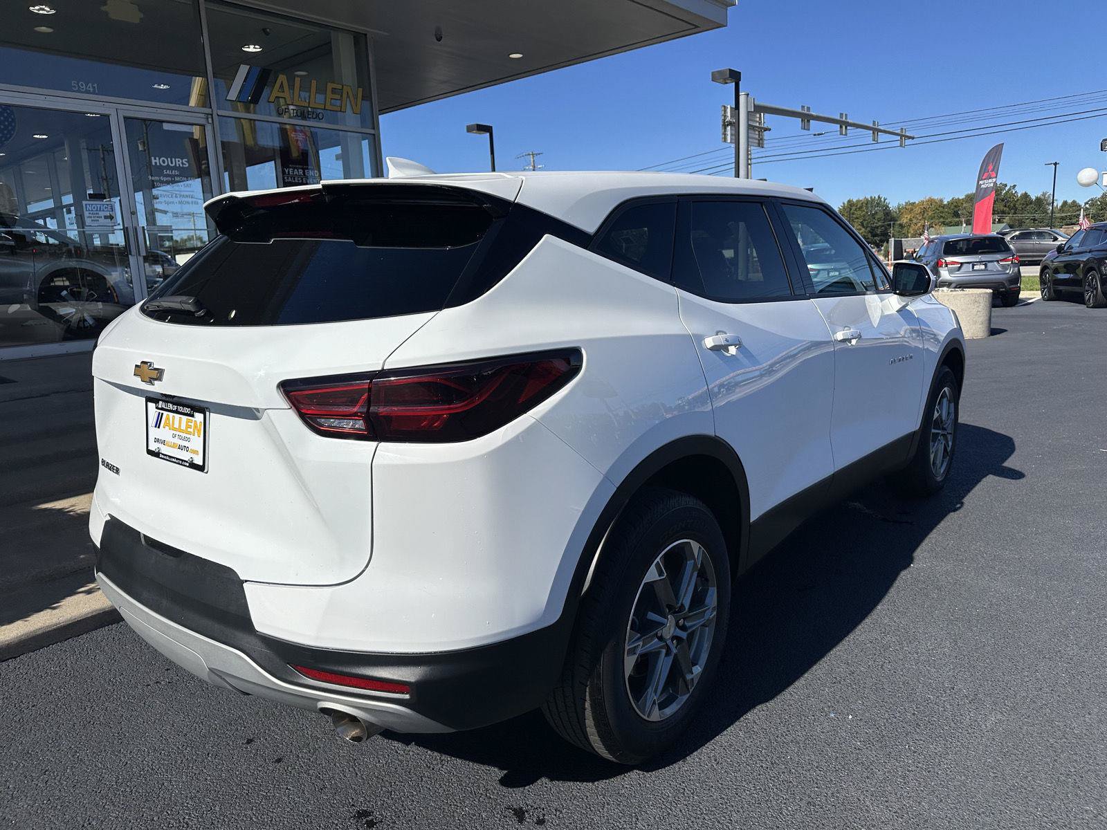 Used 2025 Chevrolet Blazer LT FWD image 12