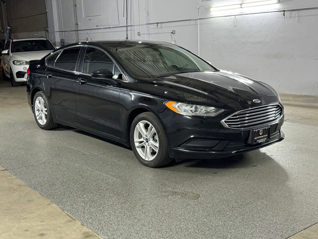 Used 2018 Ford Fusion SE w/ Fusion SE Technology Package FWD image 3
