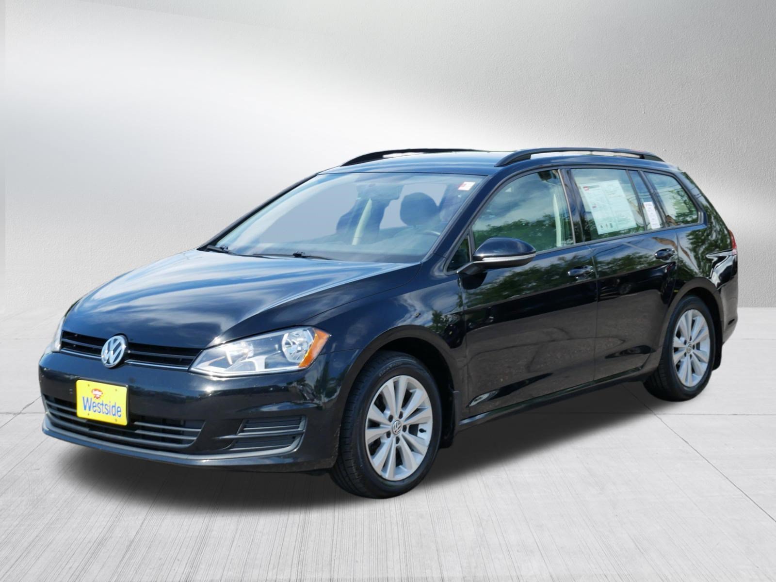 Used 2017 Volkswagen Golf S AWD/4WD image 3