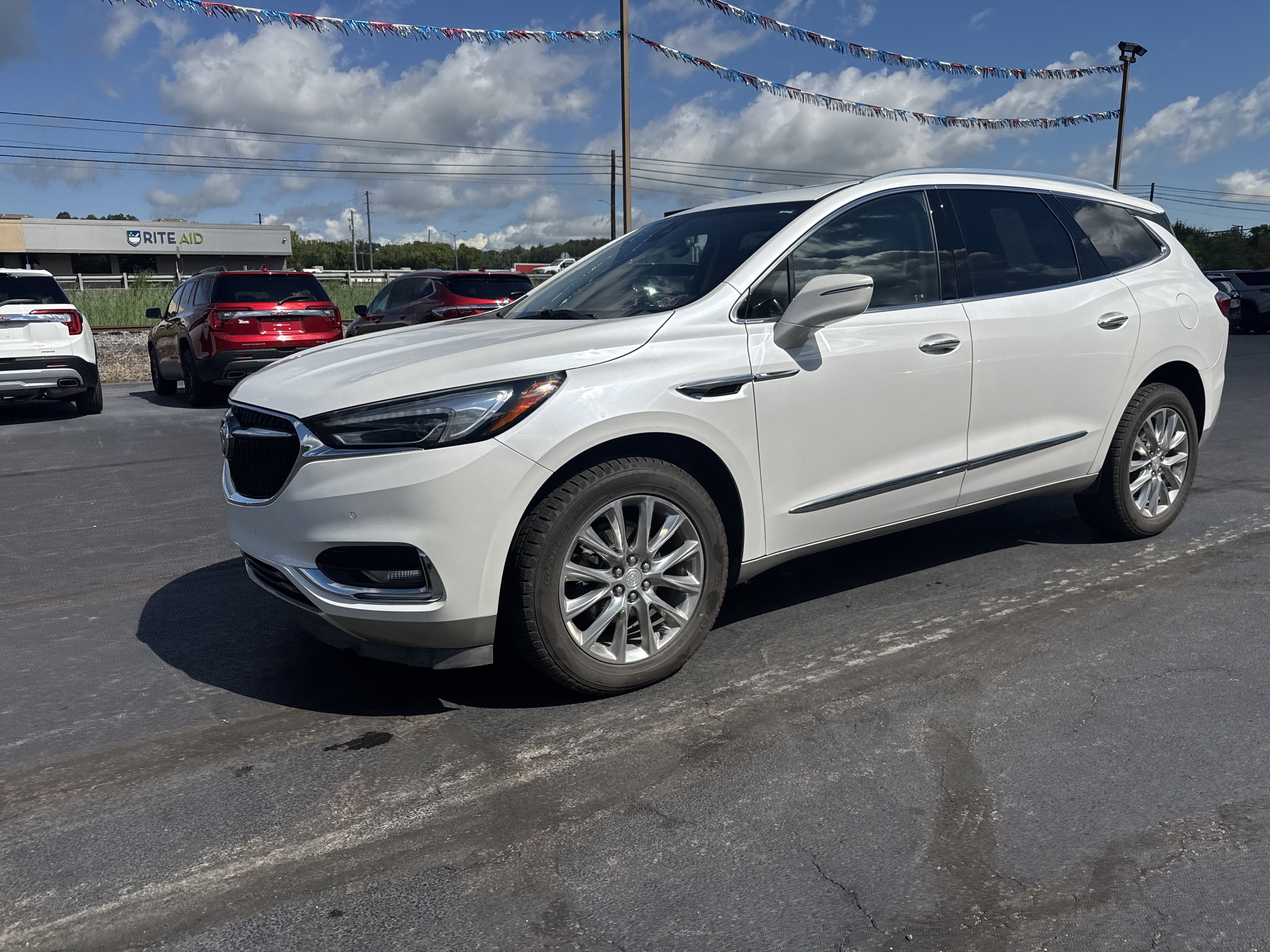 Used 2020 Buick Enclave Premium w/ Sun and Sites Package image 8