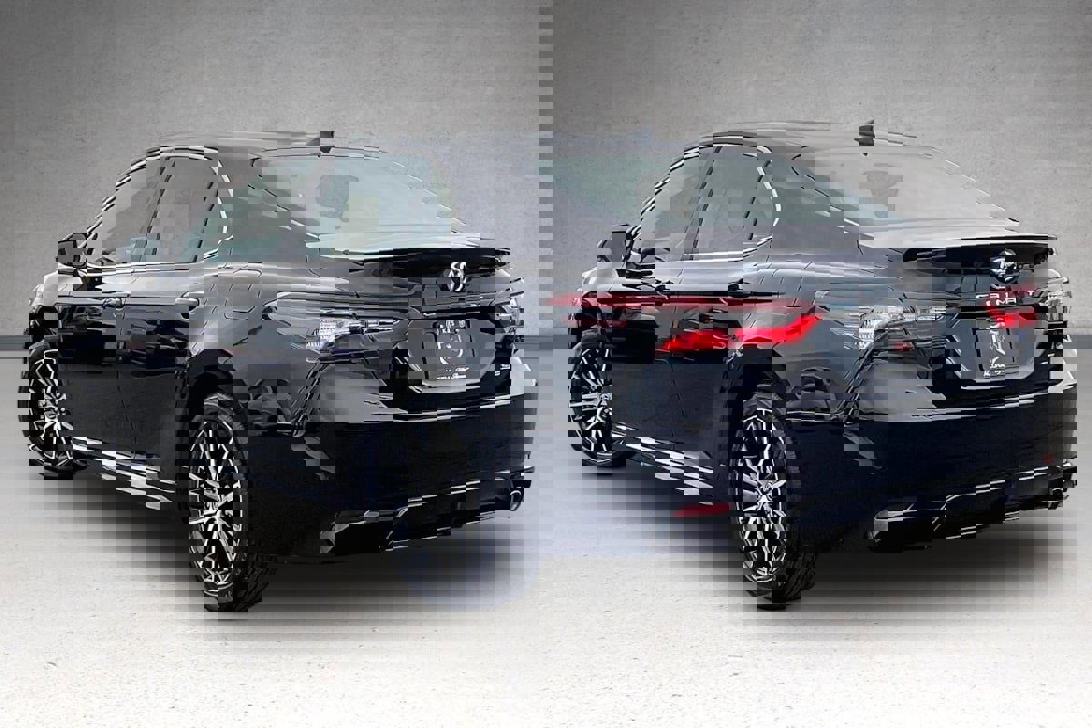 Used 2024 Toyota Camry SE image 30