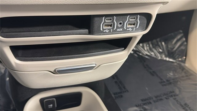 Used 2023 Chrysler Pacifica Touring-L image 30