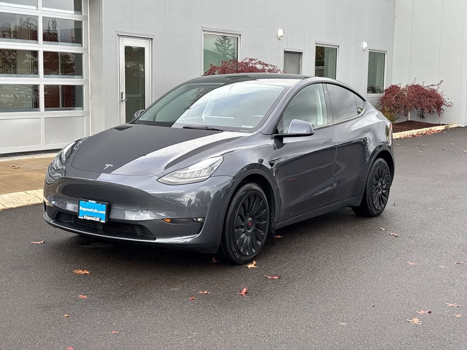 Used 2022 Tesla Model Y Long Range AWD/4WD image 1