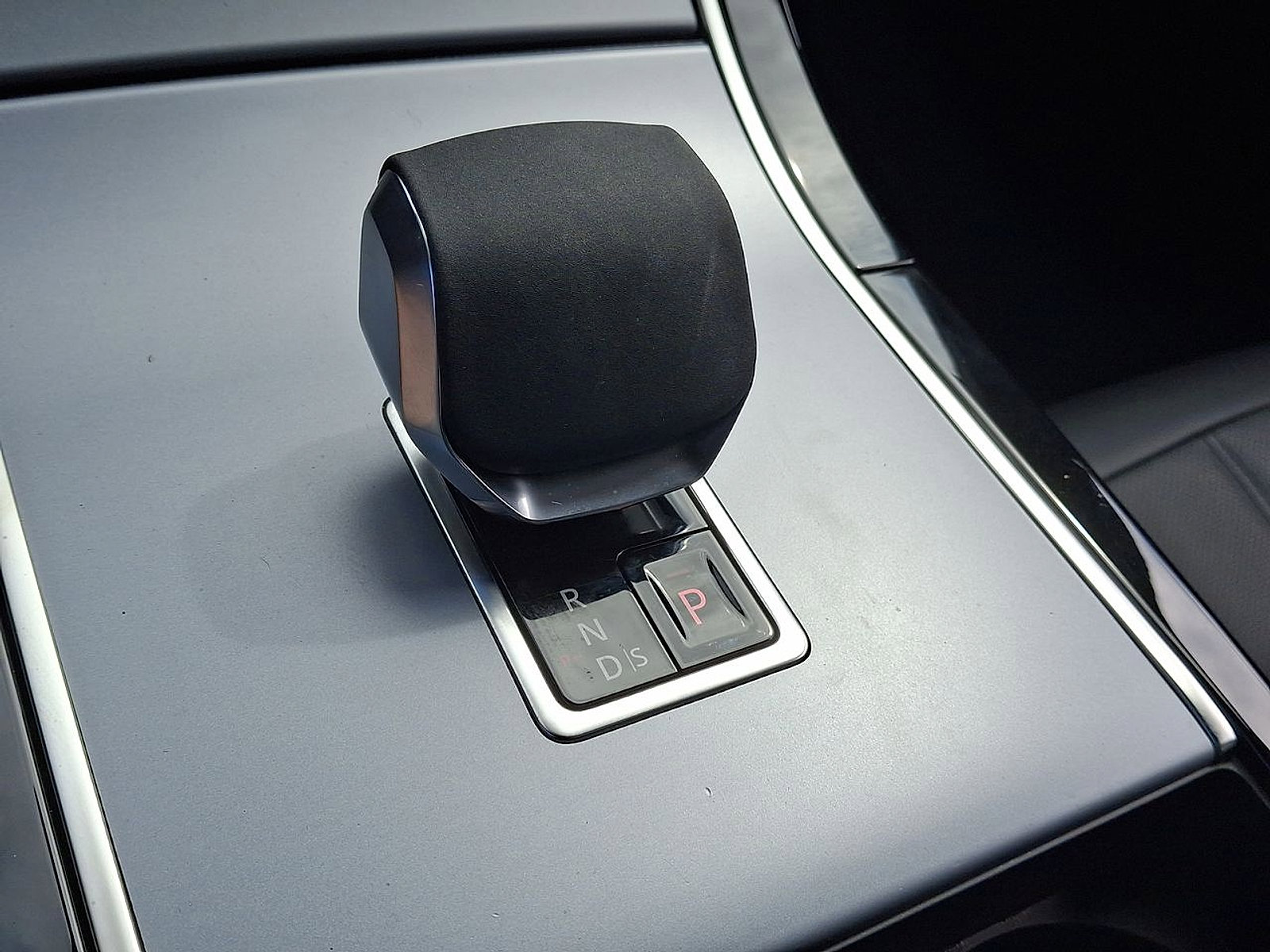 Certified 2025 Land Rover Range Rover Evoque S image 25