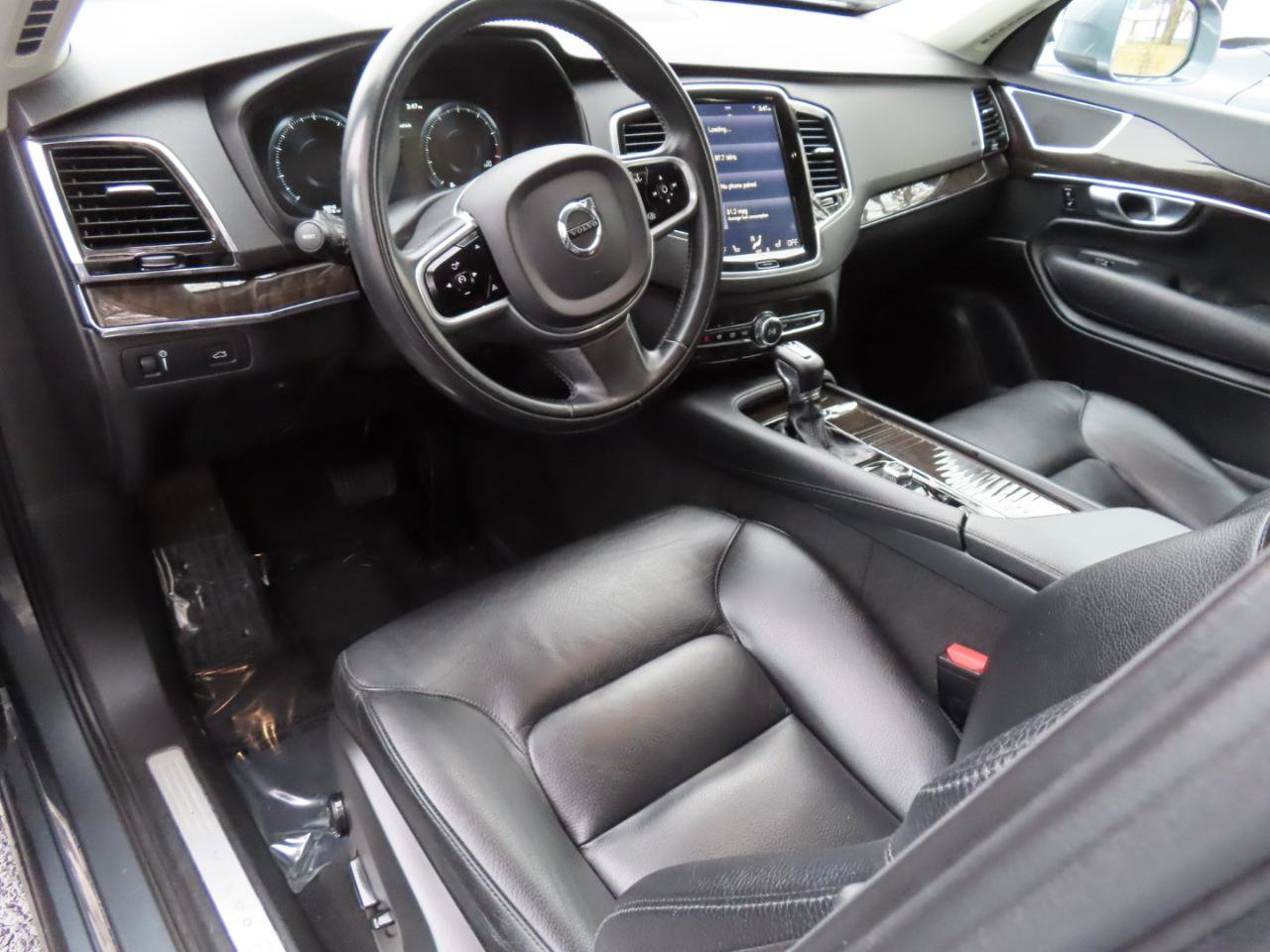 Used 2018 Volvo XC90 T6 Momentum w/ Convenience Package image 8
