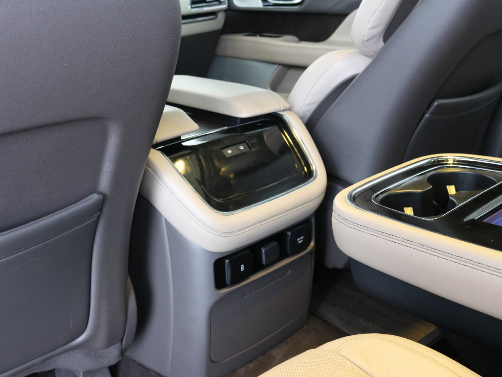 Used 2022 Lincoln Navigator Reserve AWD/4WD image 31
