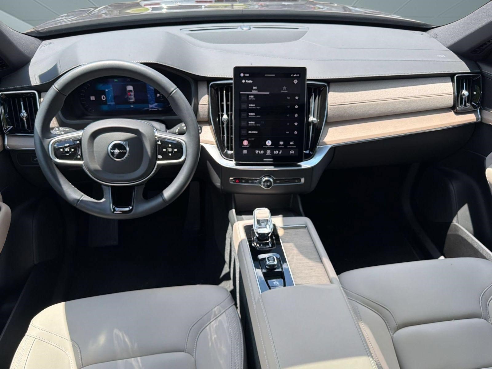 Certified 2025 Volvo XC90 B6 Core AWD/4WD image 16