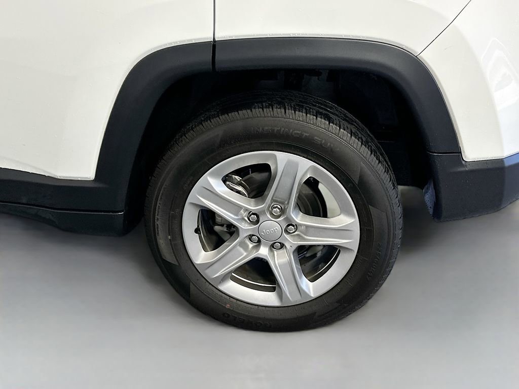 Used 2023 Jeep Compass Latitude AWD/4WD image 30