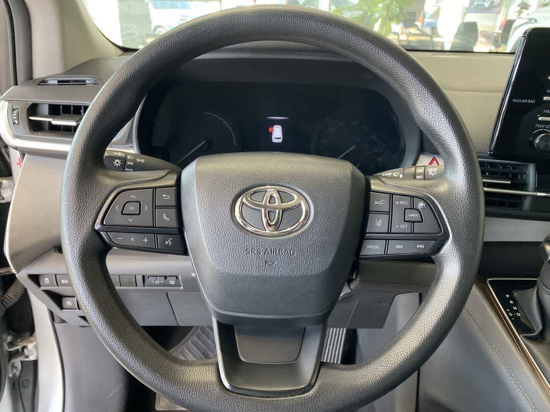 Used 2023 Toyota Sienna LE AWD/4WD image 17
