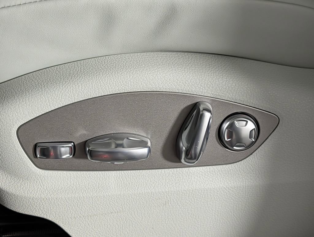 New 2026 Porsche Macan image 29