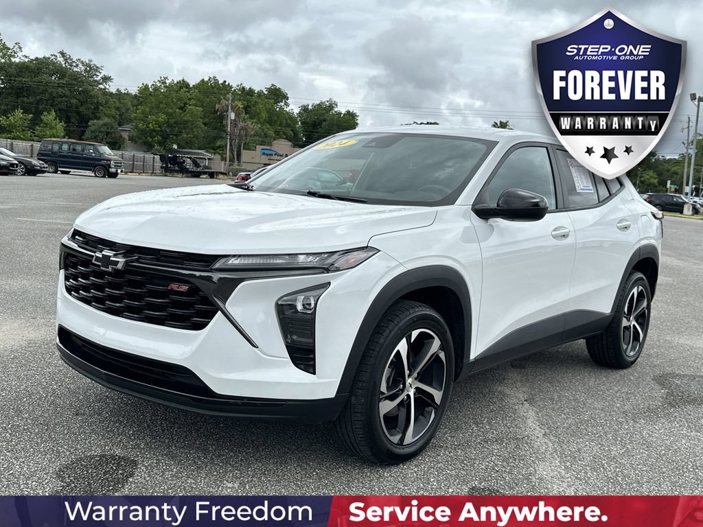 Used 2024 Chevrolet Trax RS FWD image 2