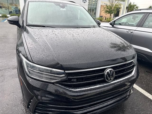 Used 2022 Volkswagen Tiguan SE R-Line FWD image 2