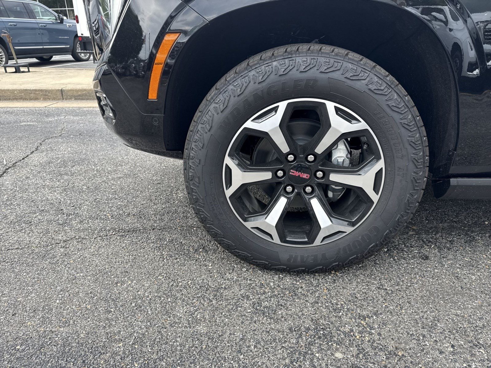 New 2026 GMC Yukon XL AT4 w/ AT4 Premium Plus Package AWD/4WD image 8