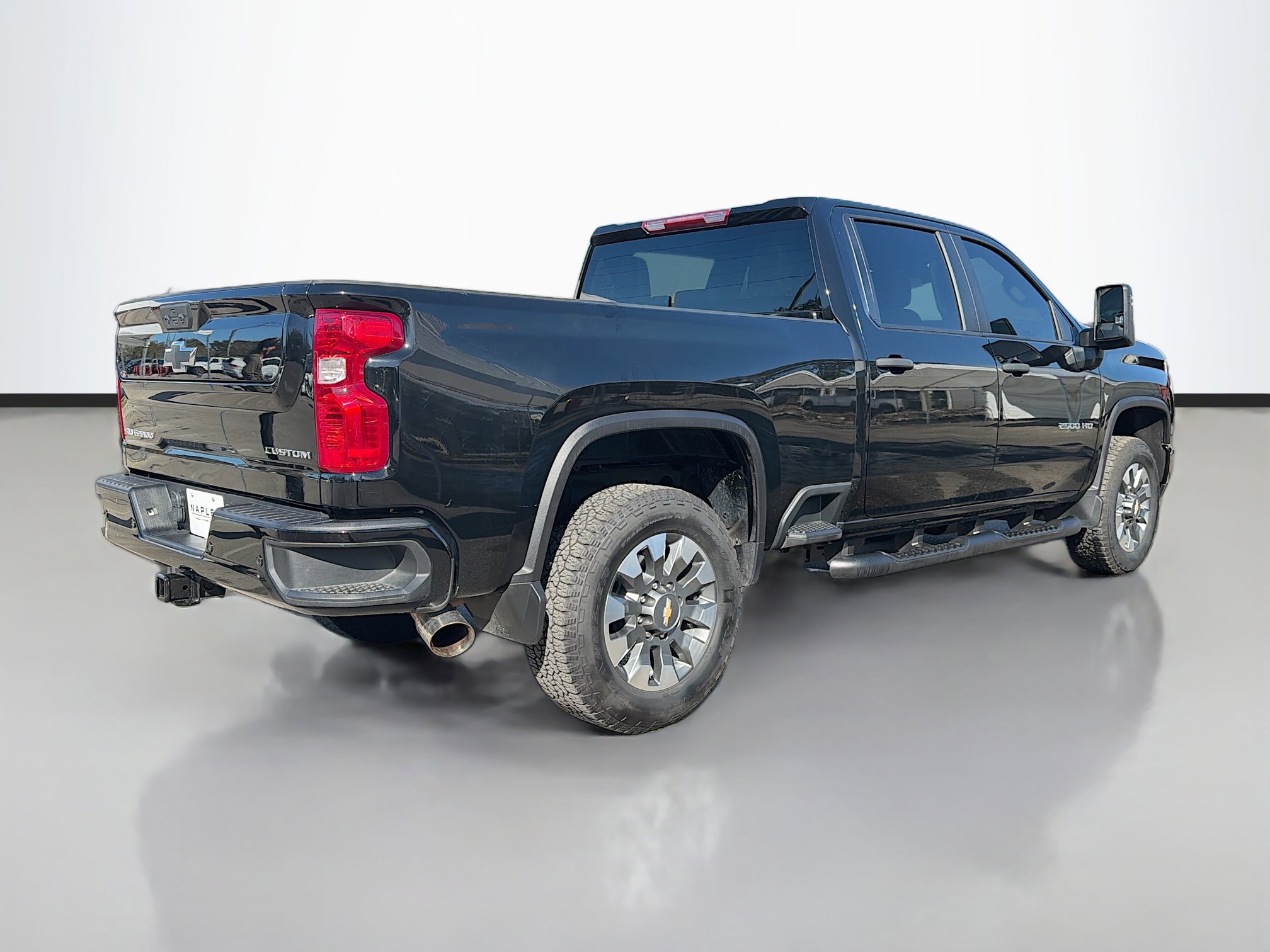 Used 2025 Chevrolet Silverado 2500 Custom w/ Custom Value Package image 3