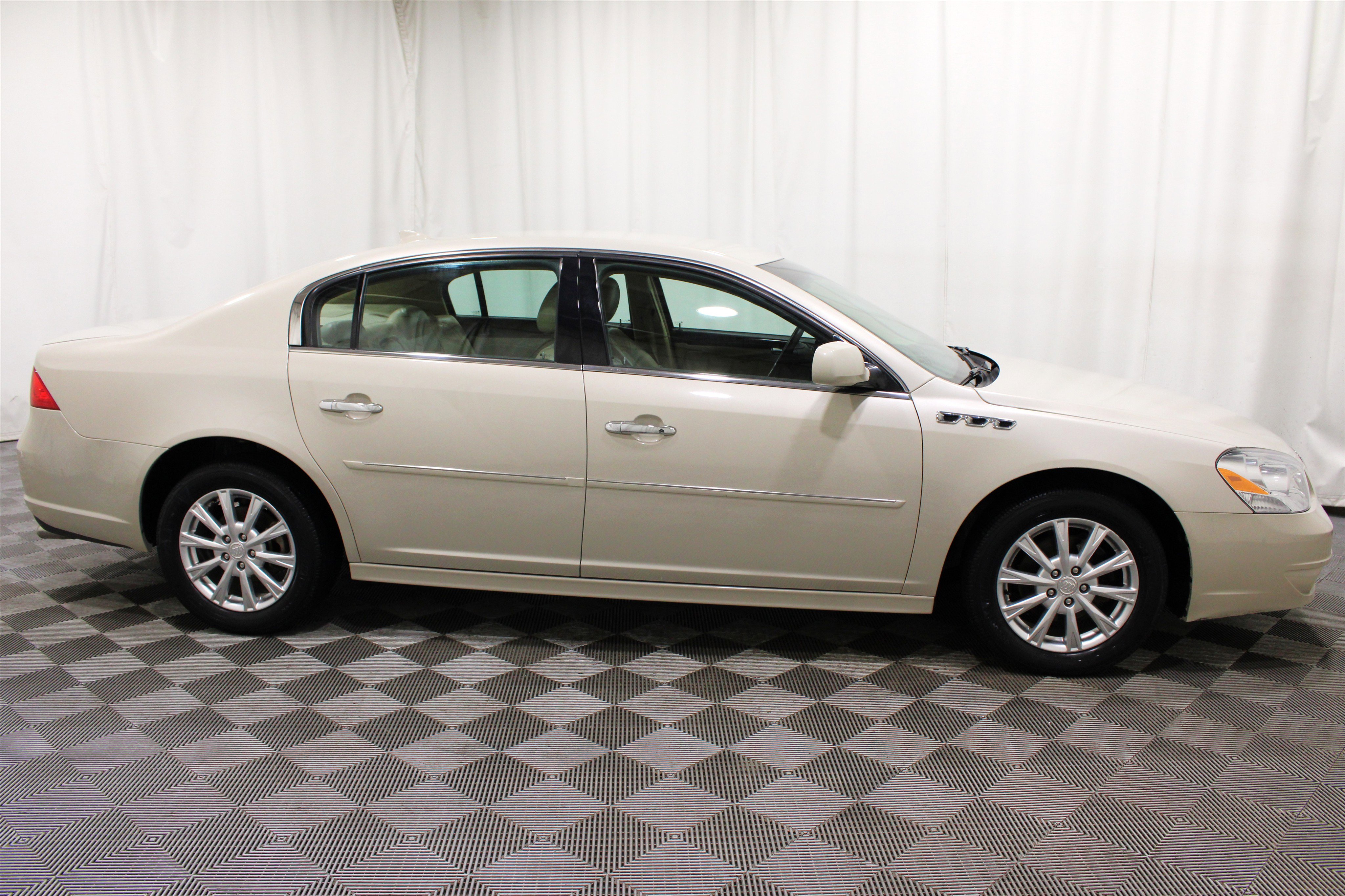 Used 2011 Buick Lucerne CXL w/ Driver Confidence Package FWD image 25