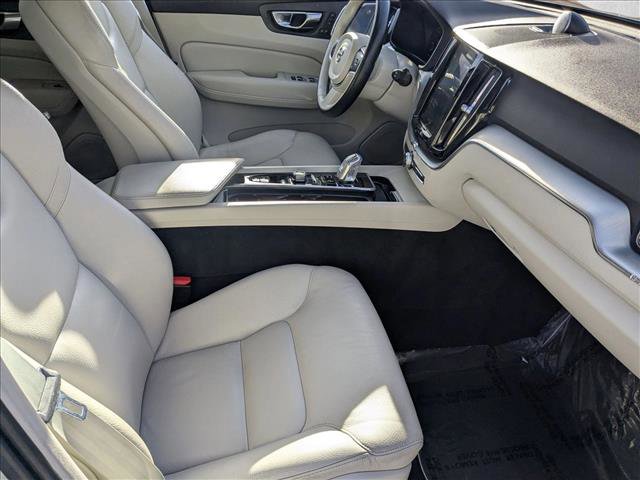 Used 2018 Volvo XC60 T8 Momentum w/ Vision Package image 22