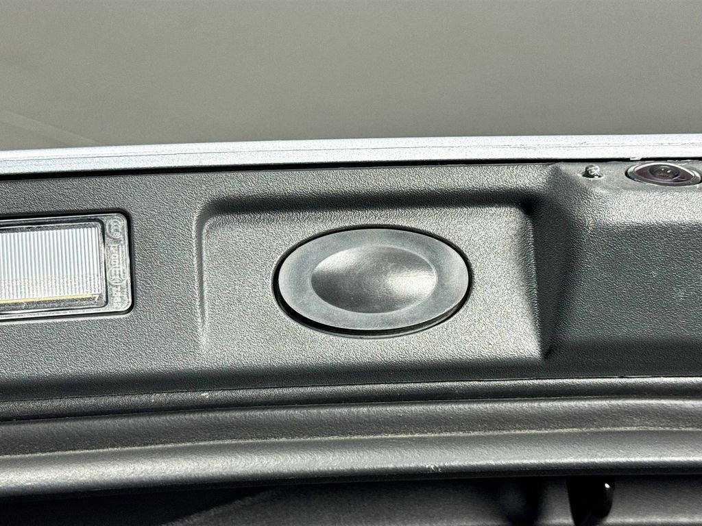 Used 2025 Rivian R1S Adventure image 31