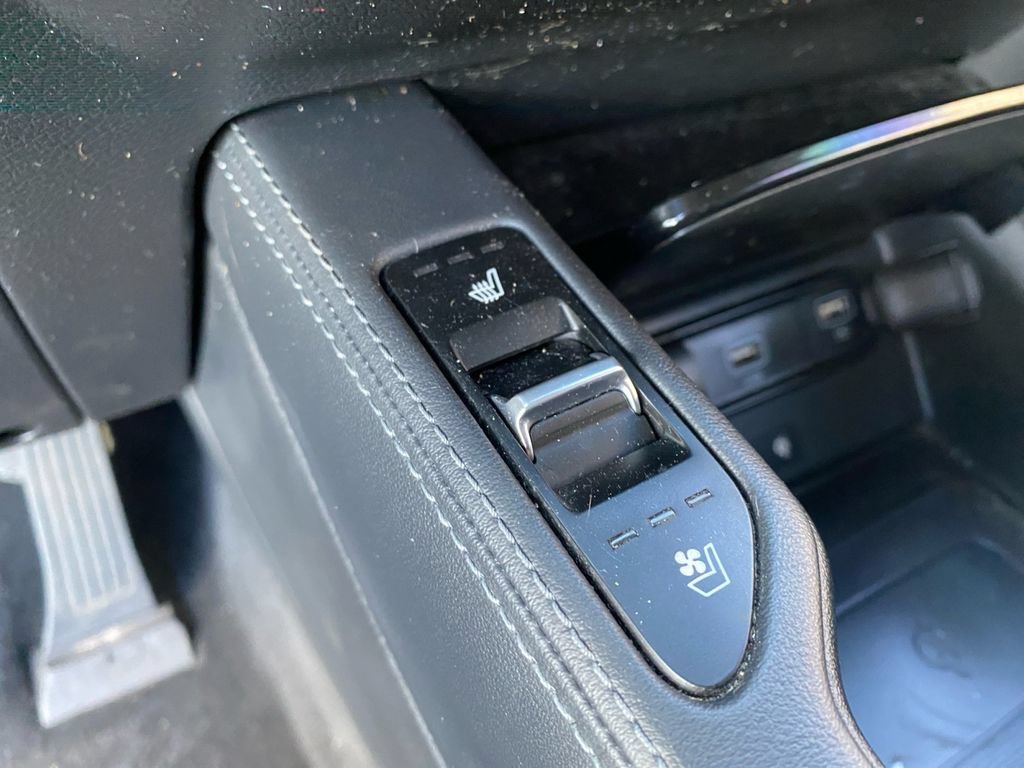 Used 2022 Kia Telluride EX w/ EX Premium Package AWD/4WD image 19
