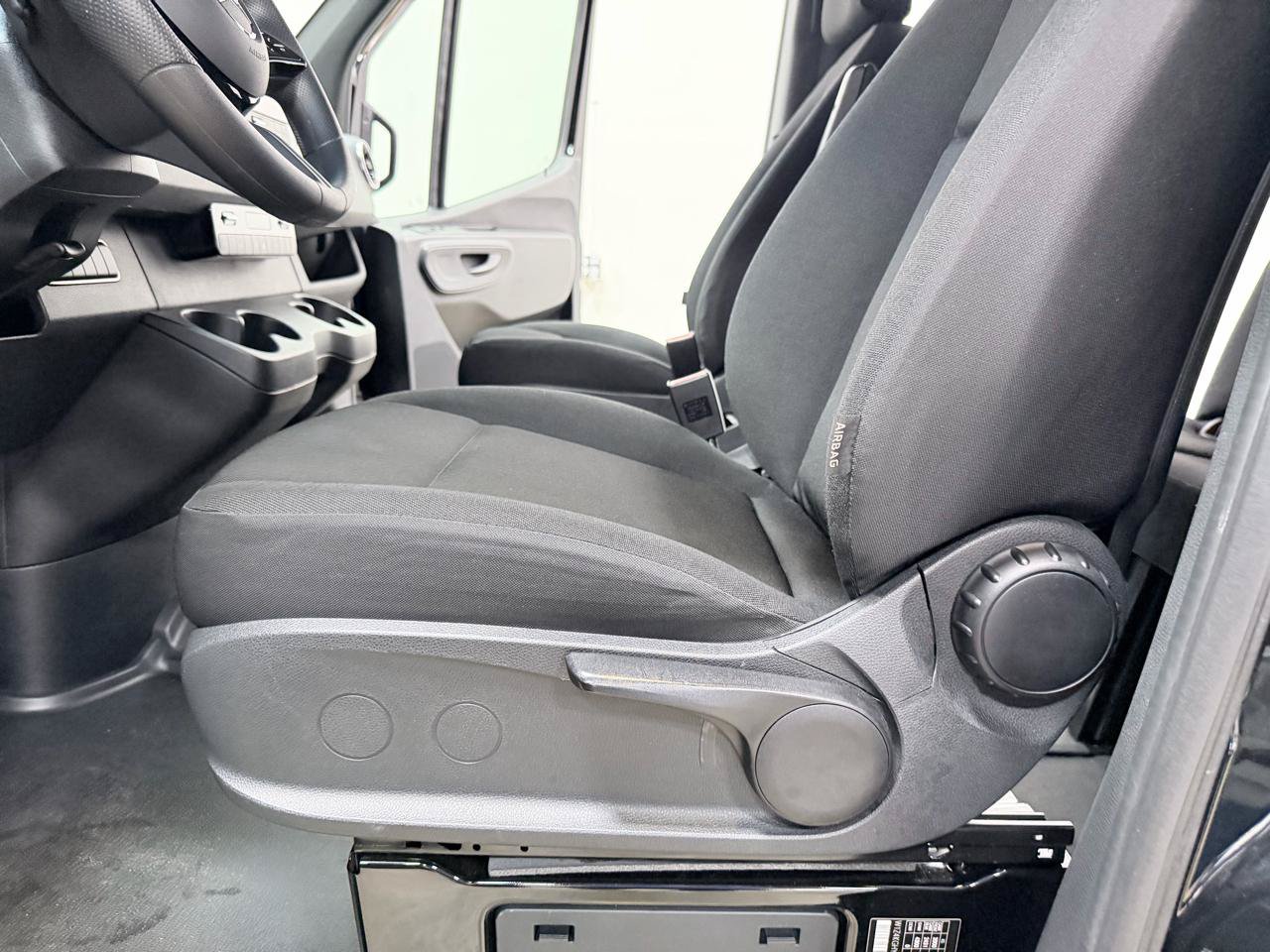 Used 2025 Mercedes-Benz Sprinter 2500 image 28