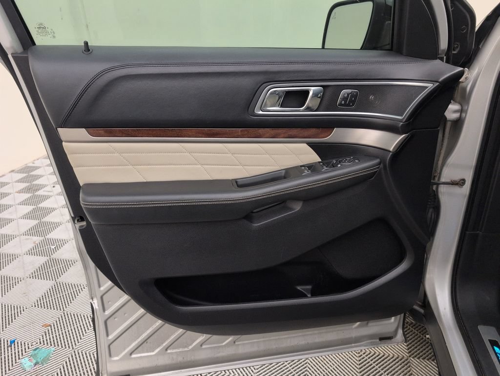 Used 2017 Ford Explorer Platinum AWD/4WD image 34