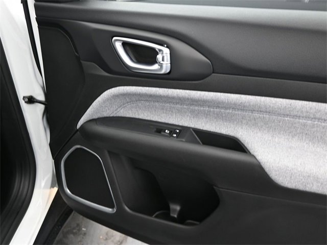 Used 2025 Jeep Compass Sport image 11