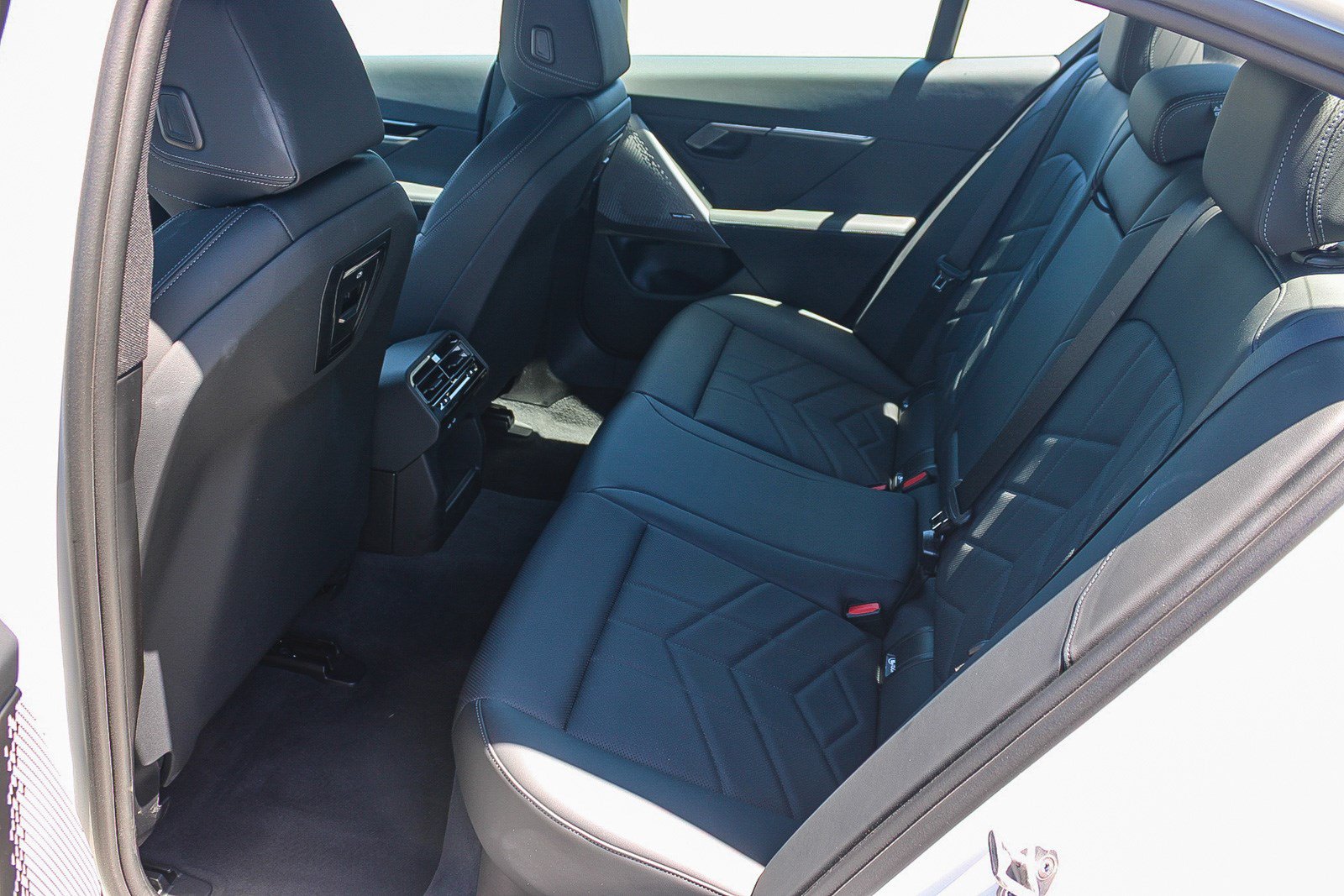 Used 2024 BMW 530i w/ Convenience Package RWD image 19