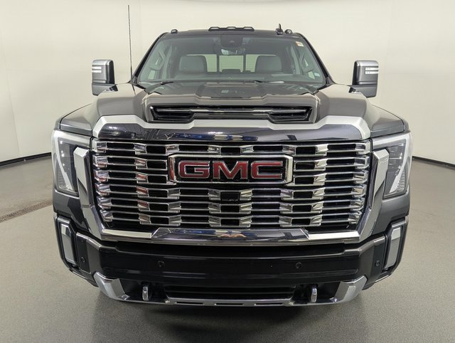 Used 2024 GMC Sierra 3500 Denali w/ Denali Reserve Package image 3