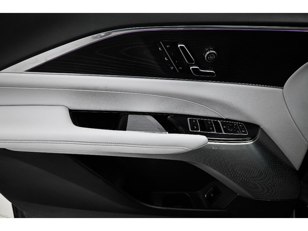 Used 2024 Cadillac Lyriq Luxury RWD image 8