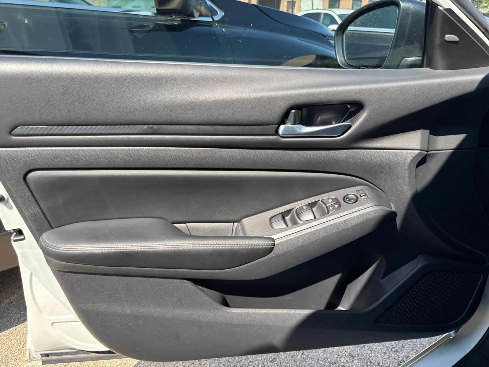 Used 2025 Nissan Altima 2.5 SV FWD image 15