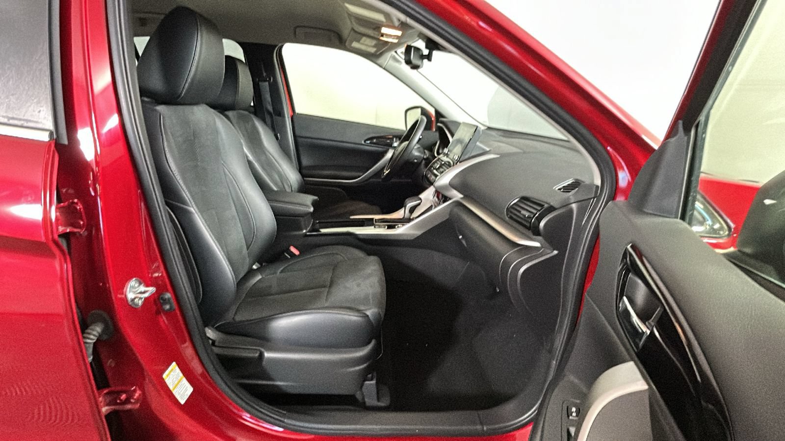 Used 2025 Mitsubishi Eclipse Cross AWD image 31