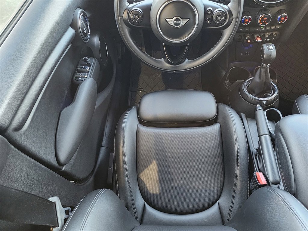 Used 2016 MINI Cooper 4-Door Hardtop image 11