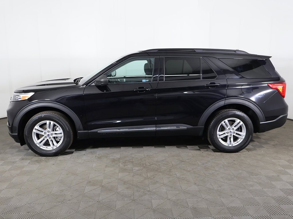 Used 2023 Ford Explorer XLT AWD/4WD image 16