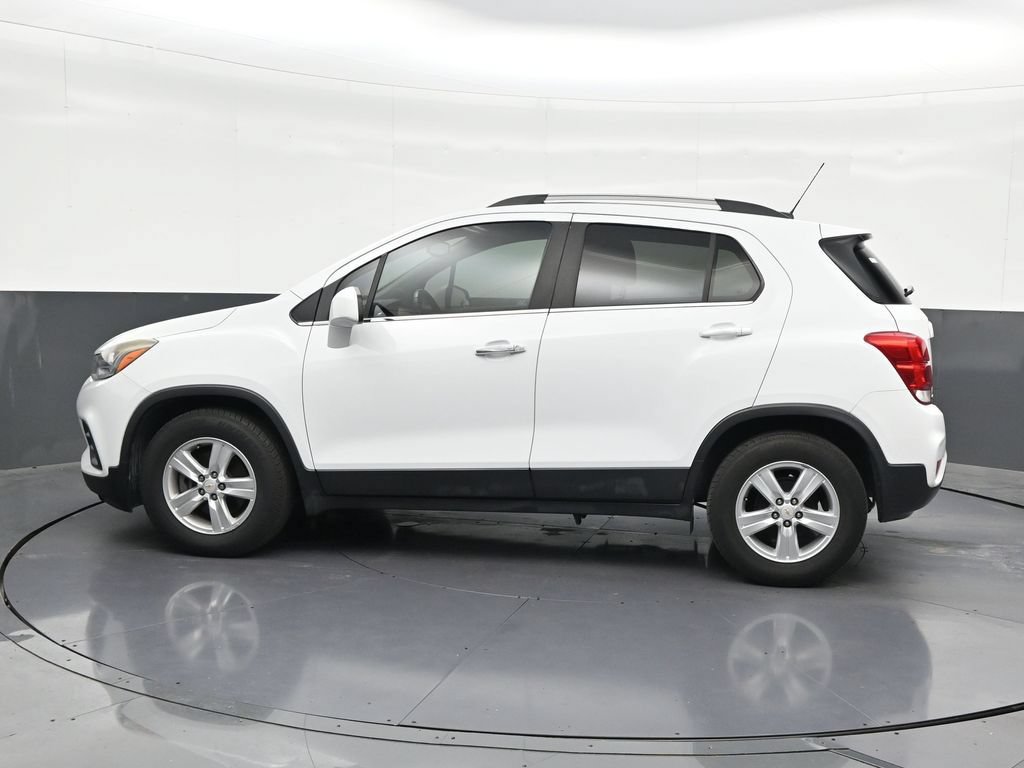 Used 2020 Chevrolet Trax LT w/ LT Convenience Package FWD image 2