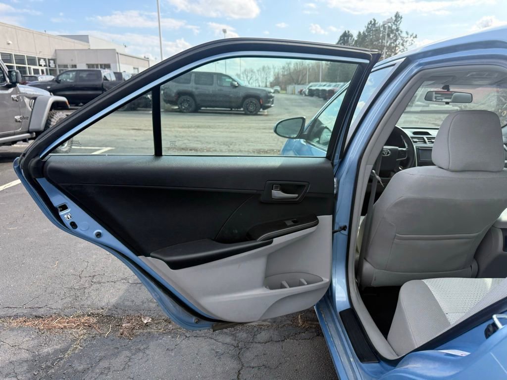 Used 2012 Toyota Camry LE image 25