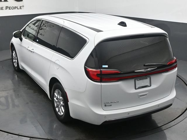 Used 2023 Chrysler Pacifica Touring-L FWD image 40