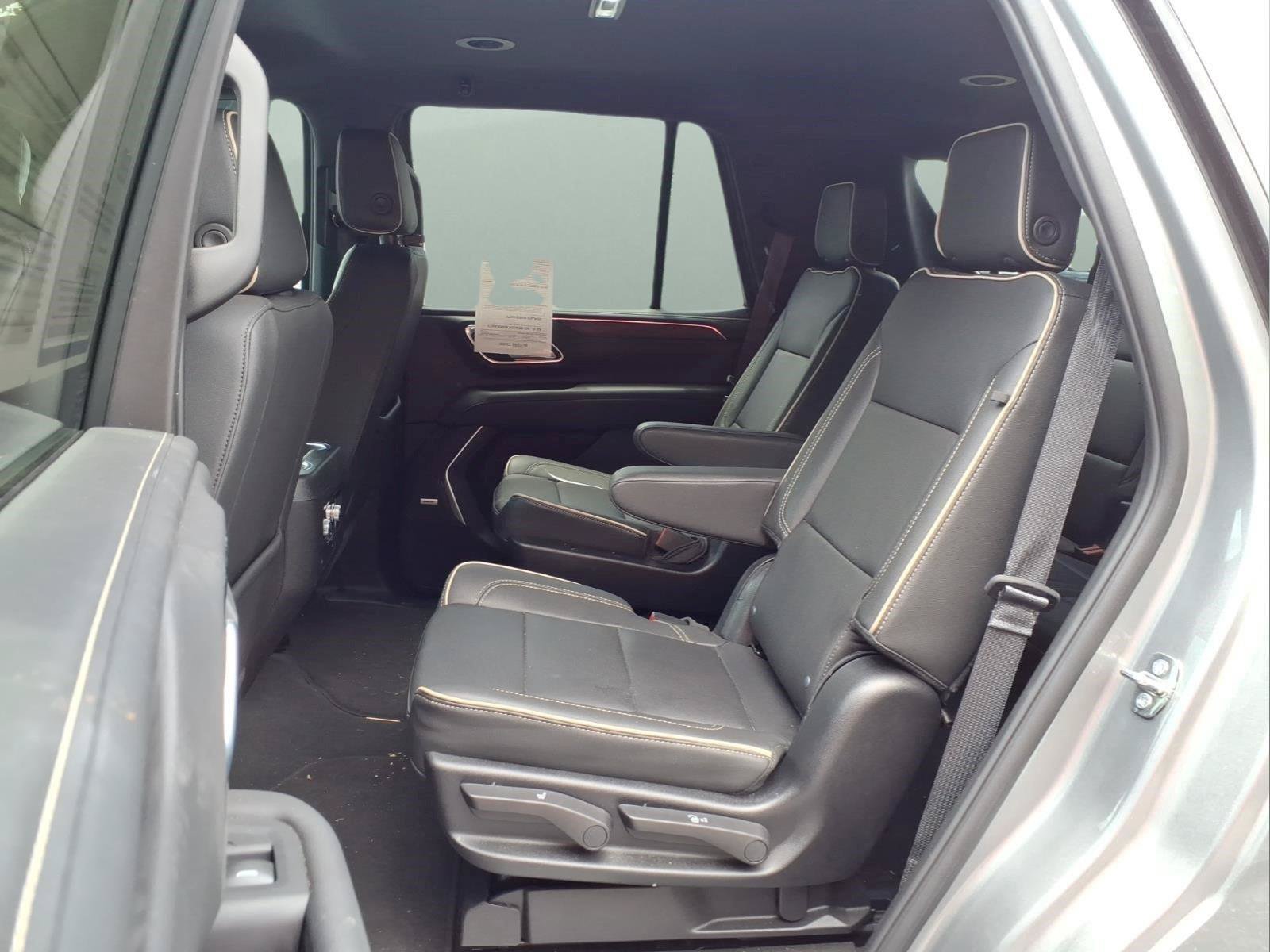 Used 2024 GMC Yukon SLT w/ SLT Luxury Package AWD/4WD image 16