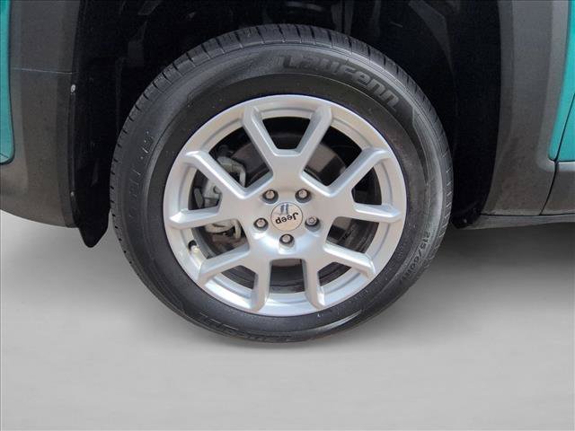 Certified 2022 Jeep Renegade Latitude AWD/4WD image 23