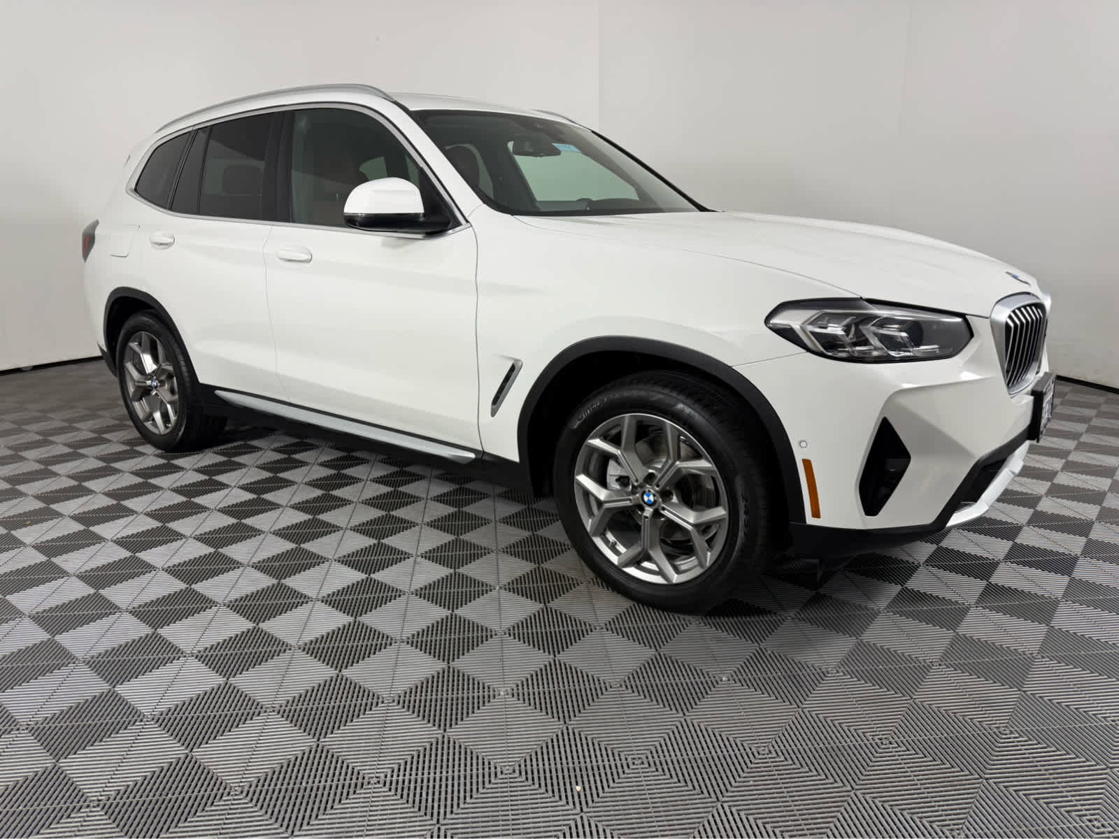 Used 2023 BMW X3 xDrive30i image 1