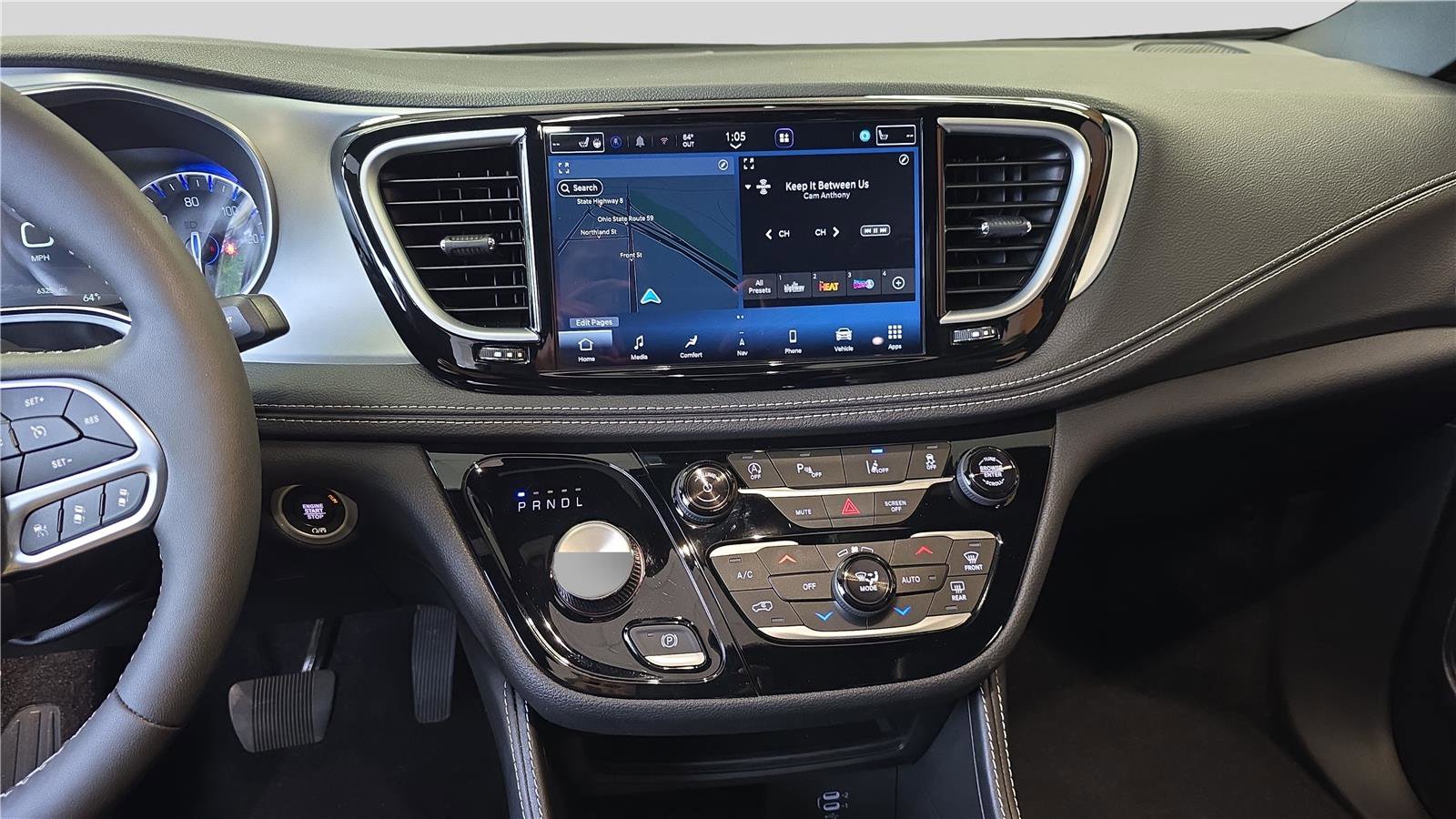 Used 2026 Chrysler Pacifica Limited FWD image 18