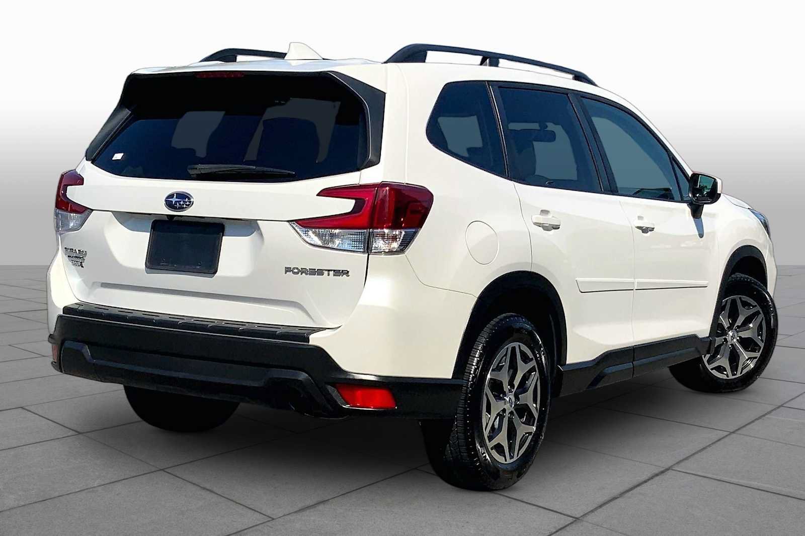 Used 2021 Subaru Forester Premium AWD/4WD image 12